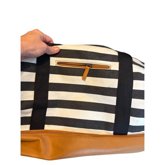 Striped DSW Canvas & Faux Leather Weekend Duffle Bag With Zipper Pocket - Picture 9 of 12